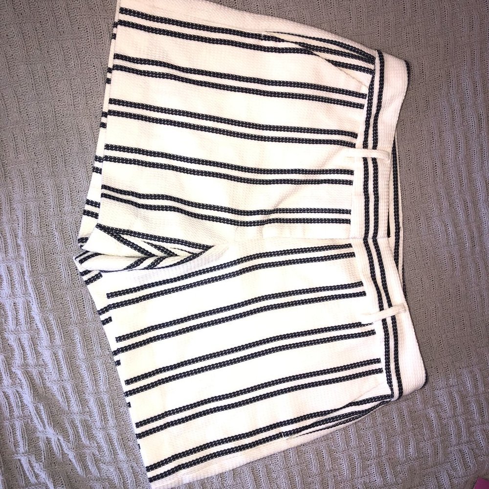 Ann Taylor Factory Signature Shorts White and Navy Stripes Size 4 - Picture 5 of 8
